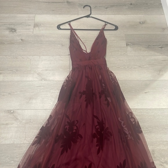 Windsor Dresses & Skirts - Windsor lined dress size small burgundy, color.